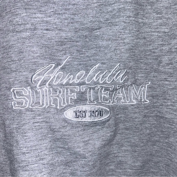 PrettyLittleThing Sweatshirt Honolulu Surf Embroidered Relaxed Long Sleeve Crew - Picture 4 of 11